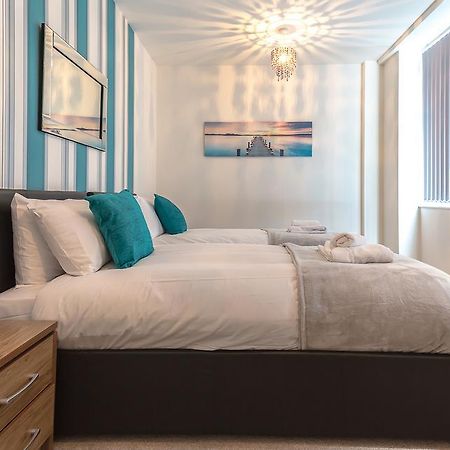 Comfortable Swindon Town Centre Apartments, Free Parking, Sleeps Up To 8 Esterno foto