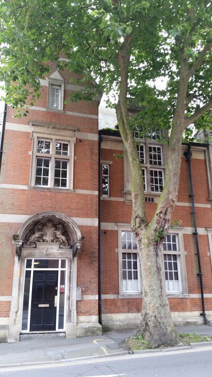 Comfortable Swindon Town Centre Apartments, Free Parking, Sleeps Up To 8 Camera foto