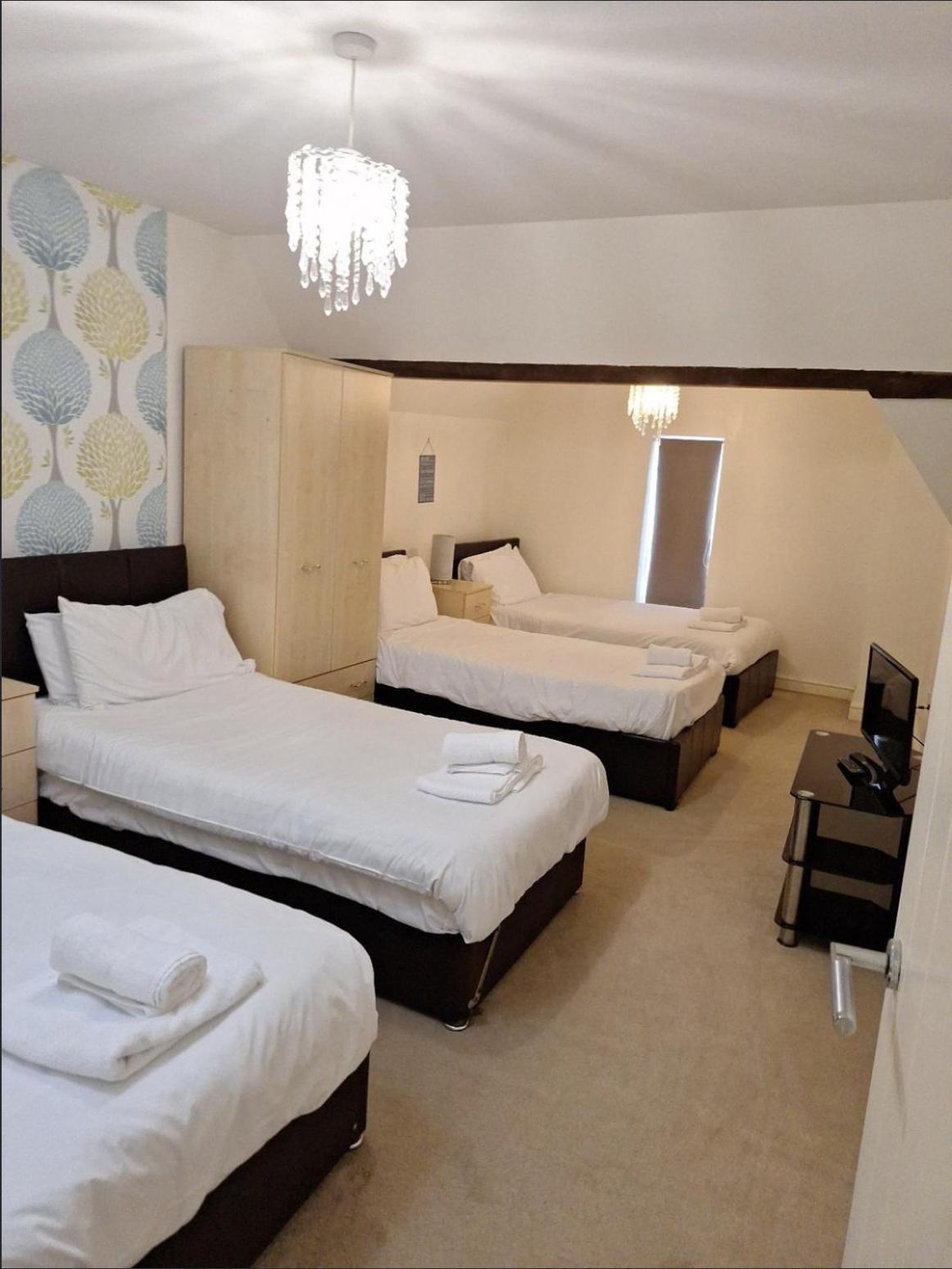 Comfortable Swindon Town Centre Apartments, Free Parking, Sleeps Up To 8 Esterno foto