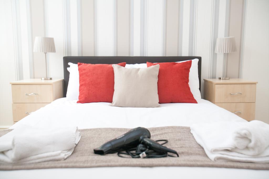 Comfortable Swindon Town Centre Apartments, Free Parking, Sleeps Up To 8 Esterno foto