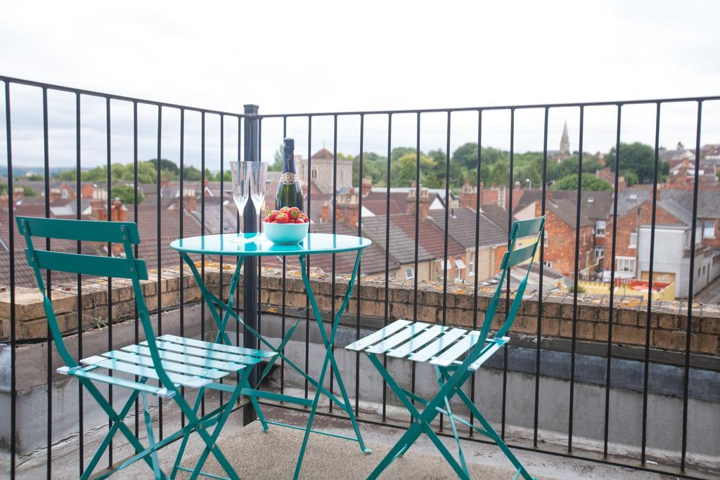 Comfortable Swindon Town Centre Apartments, Free Parking, Sleeps Up To 8 Esterno foto