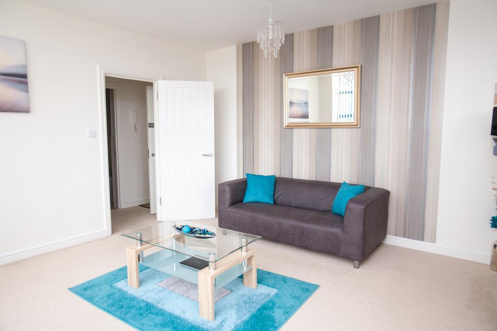 Comfortable Swindon Town Centre Apartments, Free Parking, Sleeps Up To 8 Esterno foto