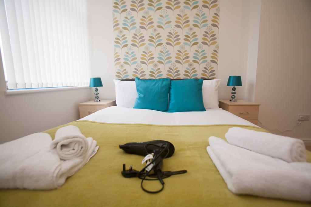 Comfortable Swindon Town Centre Apartments, Free Parking, Sleeps Up To 8 Esterno foto
