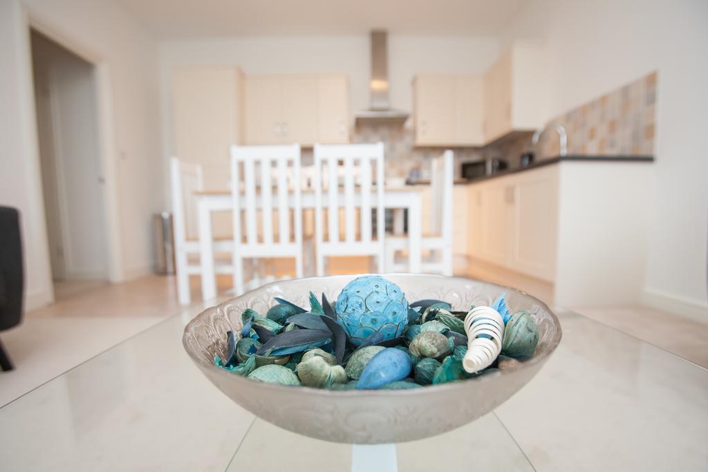 Comfortable Swindon Town Centre Apartments, Free Parking, Sleeps Up To 8 Esterno foto