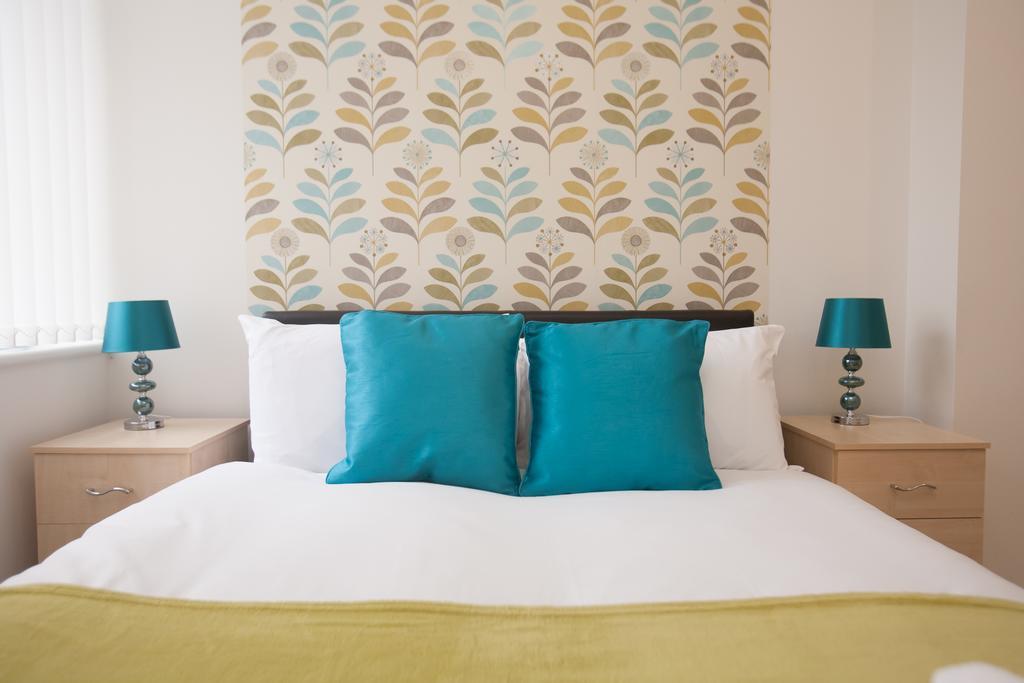Comfortable Swindon Town Centre Apartments, Free Parking, Sleeps Up To 8 Esterno foto