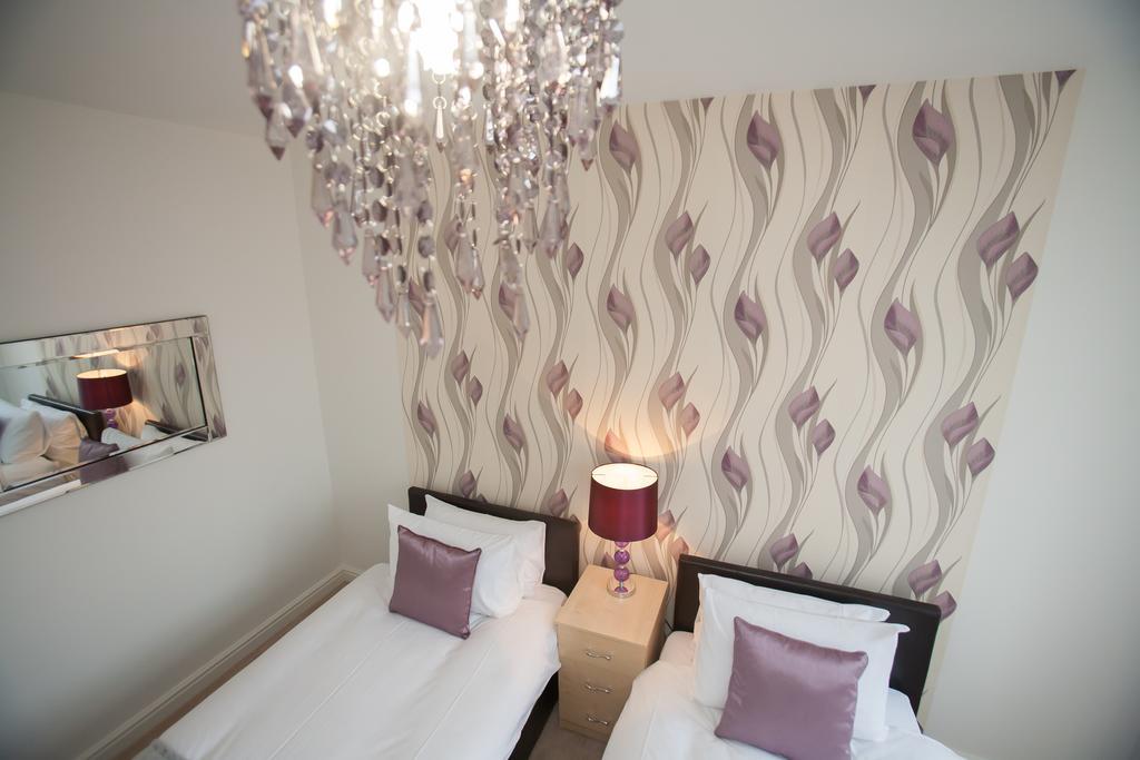 Comfortable Swindon Town Centre Apartments, Free Parking, Sleeps Up To 8 Esterno foto