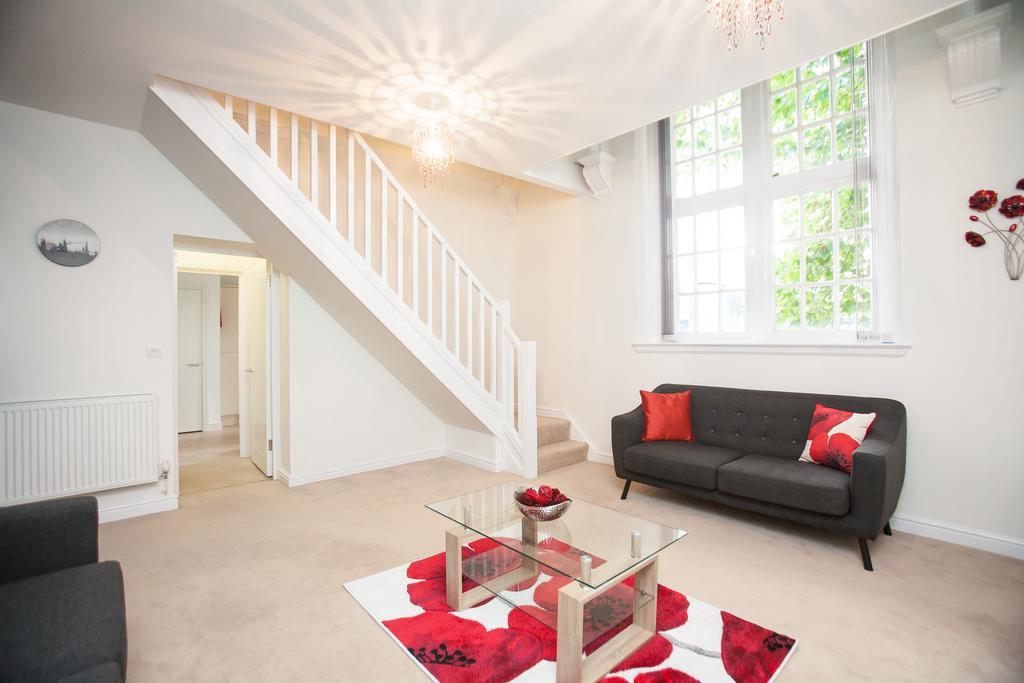 Comfortable Swindon Town Centre Apartments, Free Parking, Sleeps Up To 8 Esterno foto