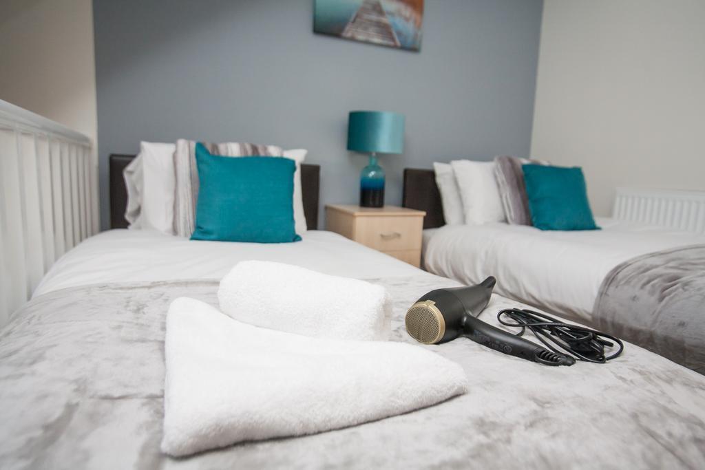 Comfortable Swindon Town Centre Apartments, Free Parking, Sleeps Up To 8 Esterno foto