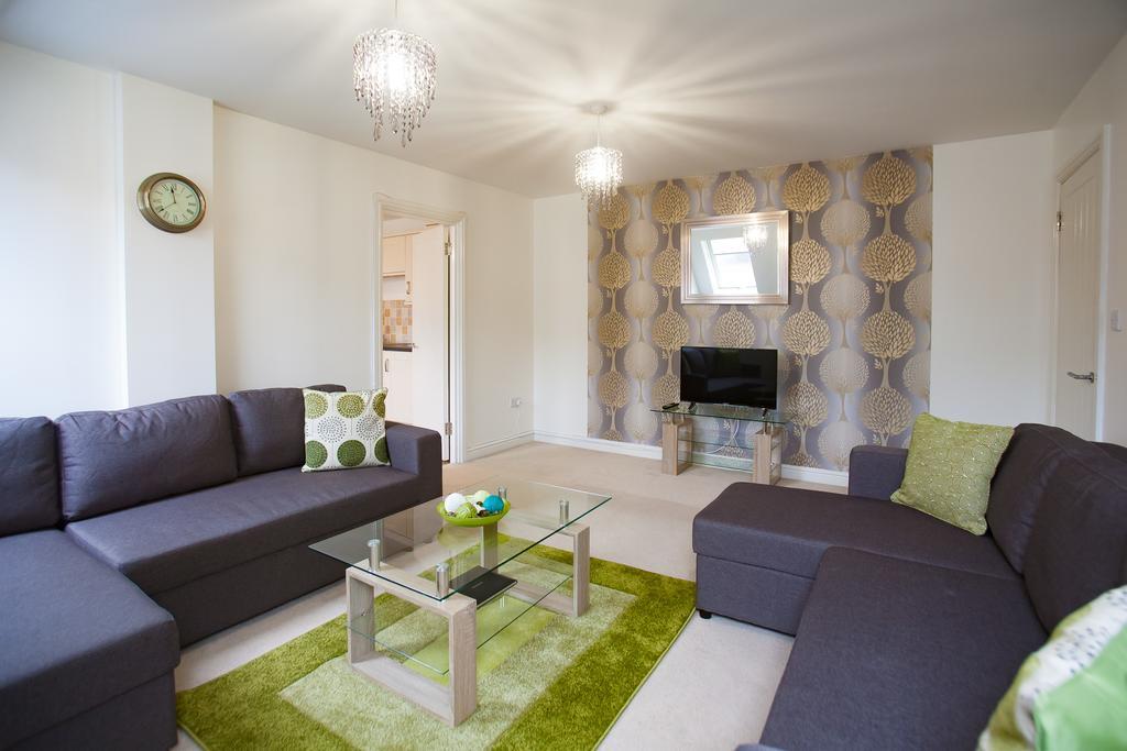 Comfortable Swindon Town Centre Apartments, Free Parking, Sleeps Up To 8 Esterno foto