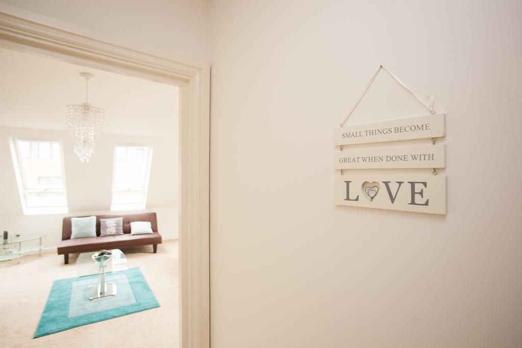 Comfortable Swindon Town Centre Apartments, Free Parking, Sleeps Up To 8 Esterno foto