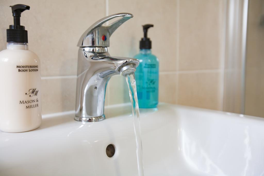 Comfortable Swindon Town Centre Apartments, Free Parking, Sleeps Up To 8 Esterno foto