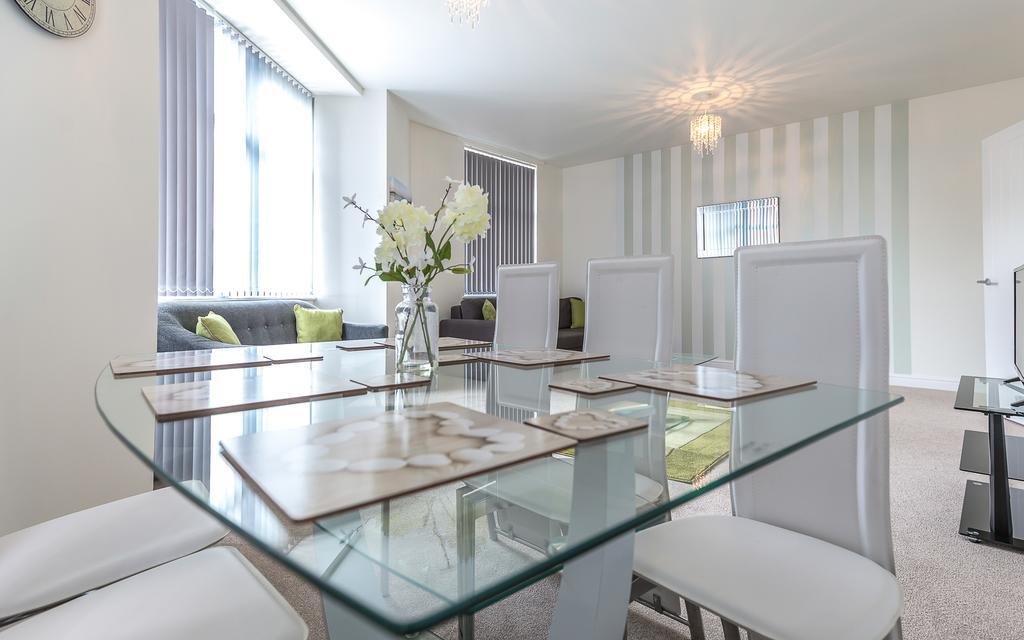 Comfortable Swindon Town Centre Apartments, Free Parking, Sleeps Up To 8 Esterno foto