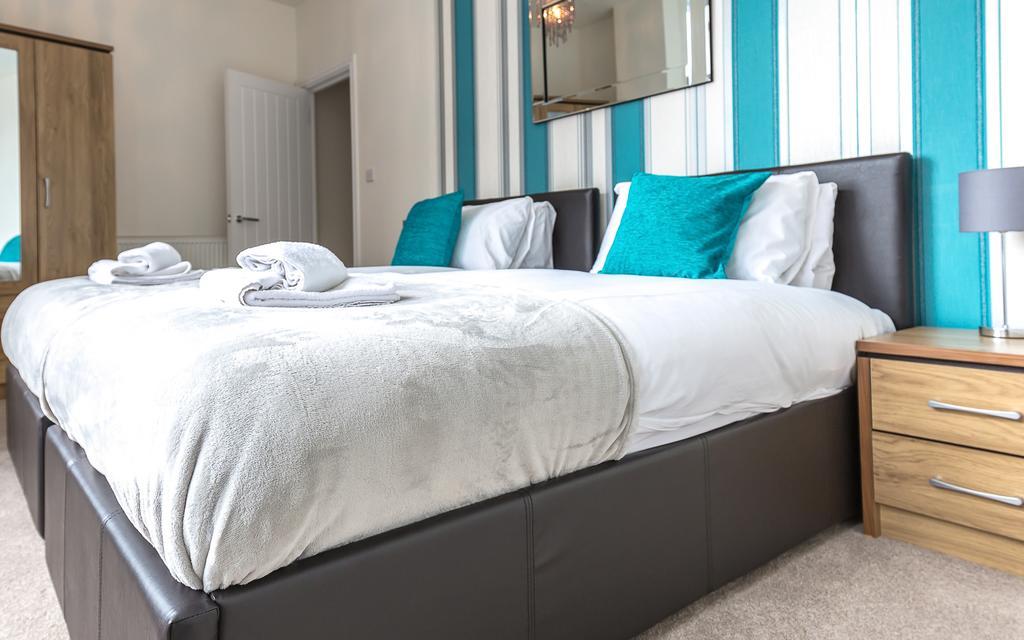 Comfortable Swindon Town Centre Apartments, Free Parking, Sleeps Up To 8 Esterno foto