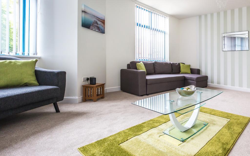 Comfortable Swindon Town Centre Apartments, Free Parking, Sleeps Up To 8 Esterno foto