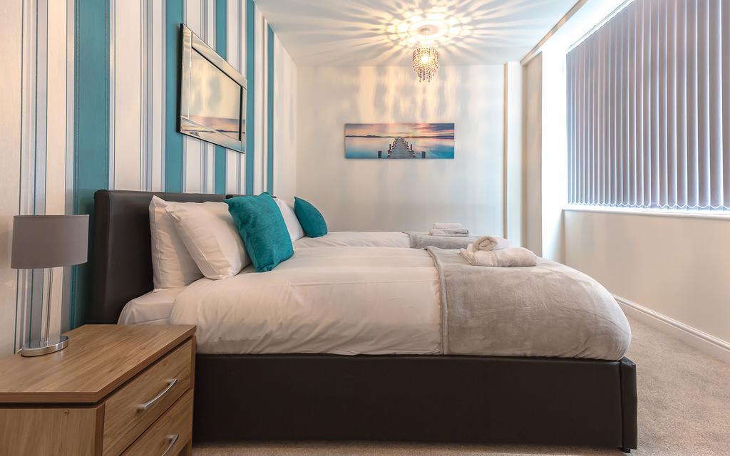 Comfortable Swindon Town Centre Apartments, Free Parking, Sleeps Up To 8 Esterno foto