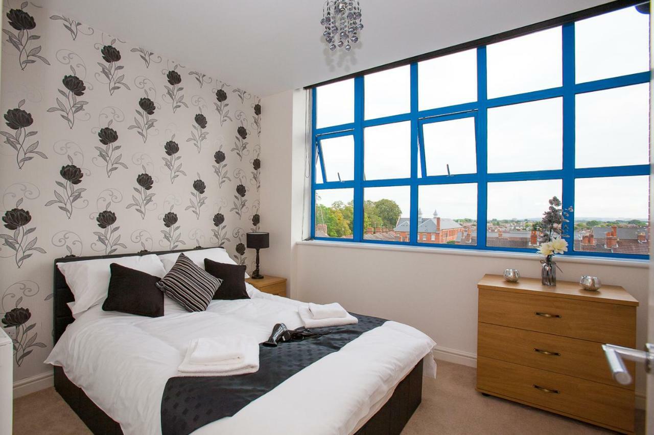 Comfortable Swindon Town Centre Apartments, Free Parking, Sleeps Up To 8 Esterno foto