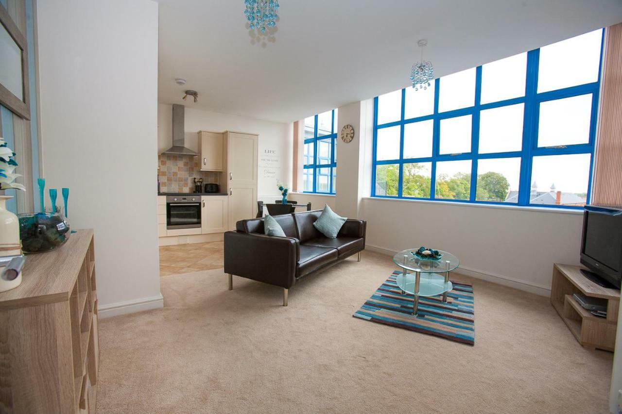 Comfortable Swindon Town Centre Apartments, Free Parking, Sleeps Up To 8 Esterno foto