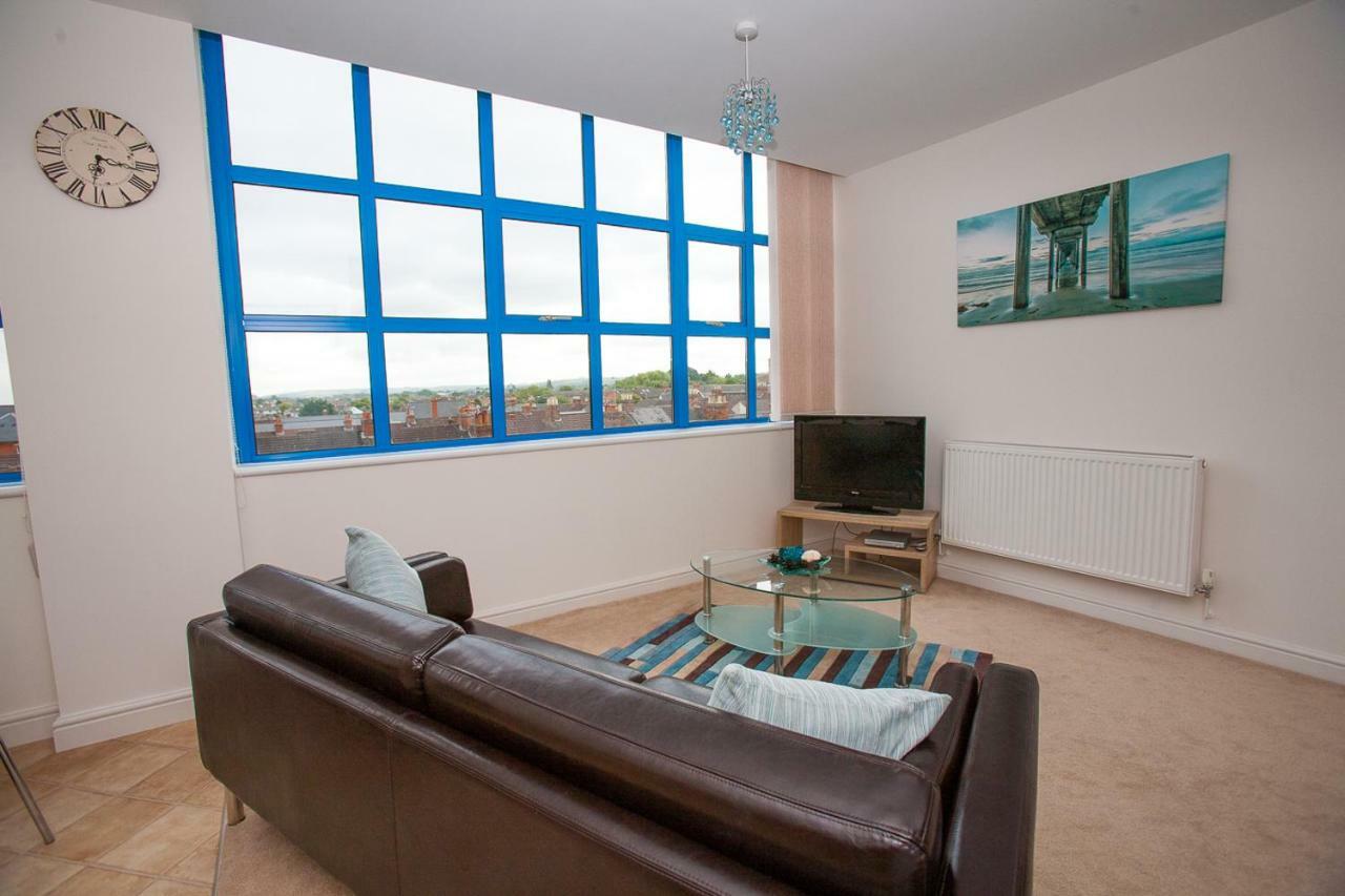 Comfortable Swindon Town Centre Apartments, Free Parking, Sleeps Up To 8 Esterno foto